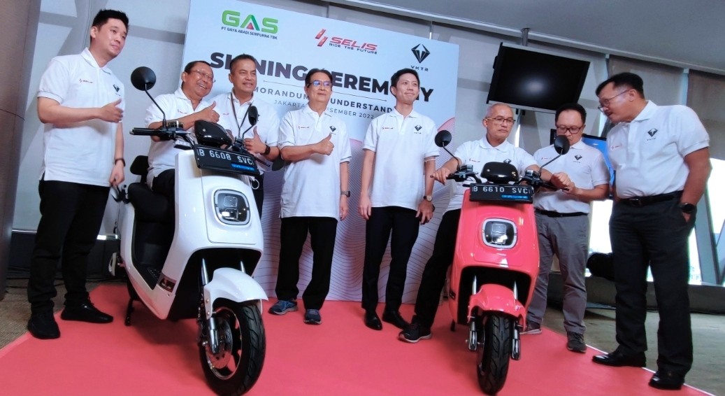 Panaskan Pasar Otomotif di 2023, VKTR Rangkul Selis Produksi Motor Listrik