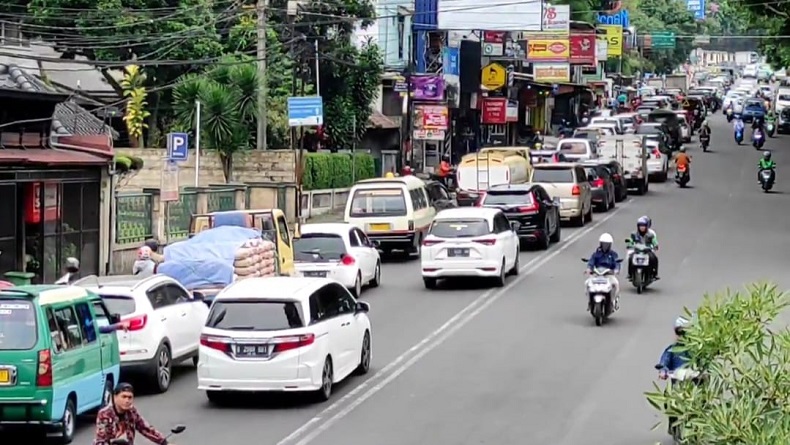Jelang Malam Tahun Baru, Jalur Wisata Bandung ke Lembang KBB Padat Merayap