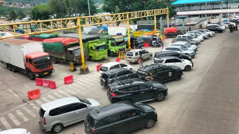 88.758 Pemudik Menyeberang dari Pelabuhan Bakauheni Menuju Merak pada H+2 Lebaran