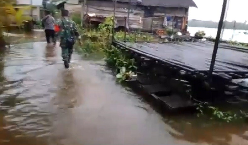 Banjir Rendam 12 Desa di Sambas Kalbar akibat Hujan Lebat dan Sungai Meluap