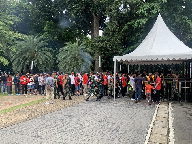 Antuasisme Tinggi! Penonton Antre Panjang Masuk GBK untuk Tonton Laga Indonesia Vs Kamboja