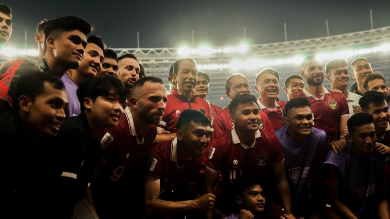 Usai Sikat Kamboja, Skuad Timnas Indonesia Foto Bareng Presiden Jokowi 