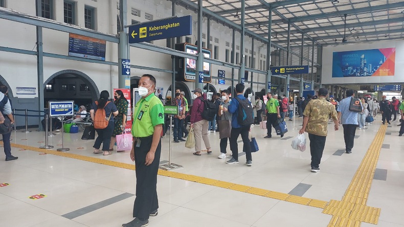 Stasiun Pasar Senen Sediakan Porter Gratis untuk Penumpang Berkebutuhan Khusus hingga Lansia