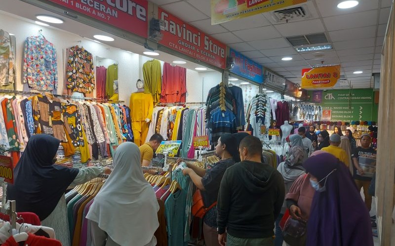 Covid-19 Landai, Aktivitas Ekonomi di Pasar Tanah Abang Kembali Menggeliat Jelang Natal