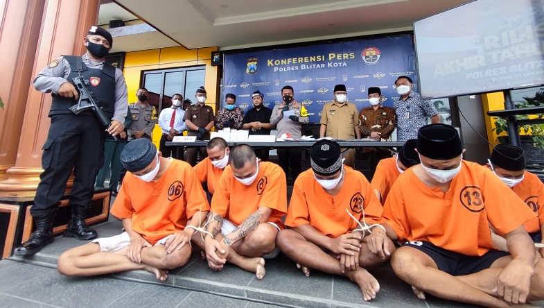 Jual Sabu dan Pil Double L Jelang Nataru, 10 Pengedar di Blitar Tak Berkutik saat Dibekuk