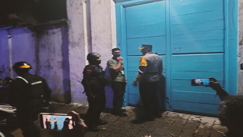 Brimob Jaga Keraton Solo Usai Keributan 2 Kubu yang Bertikai