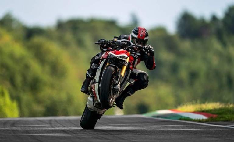 Hemat Energi, Ducati Manfaatkan Air Hujan untuk Produksi Motor