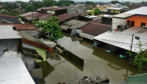 Banjir di Makassar Rendam Ribuan Rumah, Warga 3 Kecamatan Dievakuasi 1 Tewas