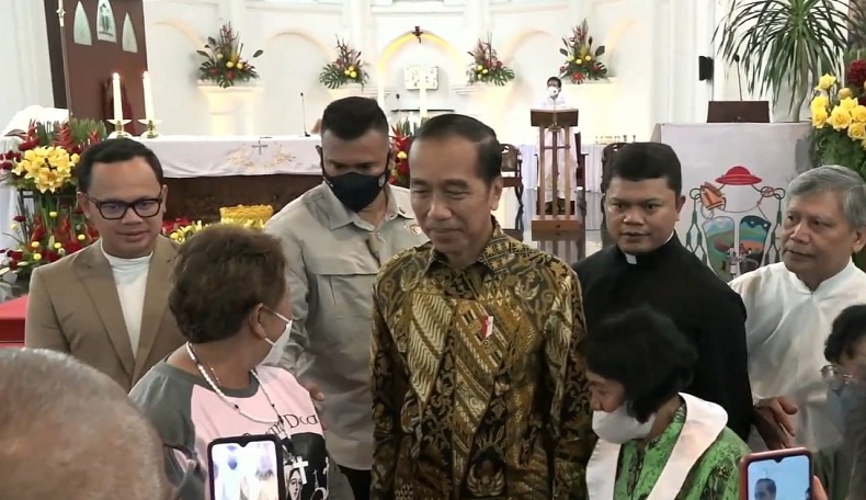 Hadiri Ibadah Natal di Gereja Katedral, Jokowi : Mari Perkuat Kerukunan Kita