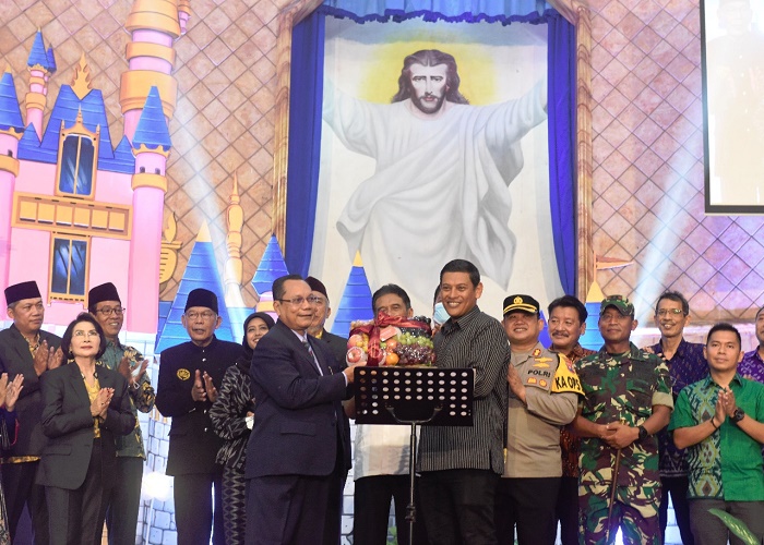 Wali Kota Kediri Sampaikan Selamat Natal dan Harapannya saat Kunjungan ke Gereja