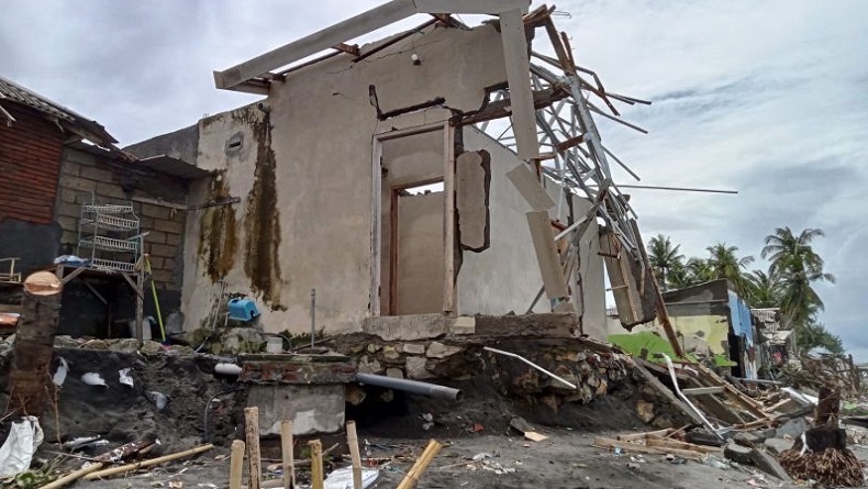 Penampakan Rumah Warga di Mataram Rusak Parah Terdampak Abrasi