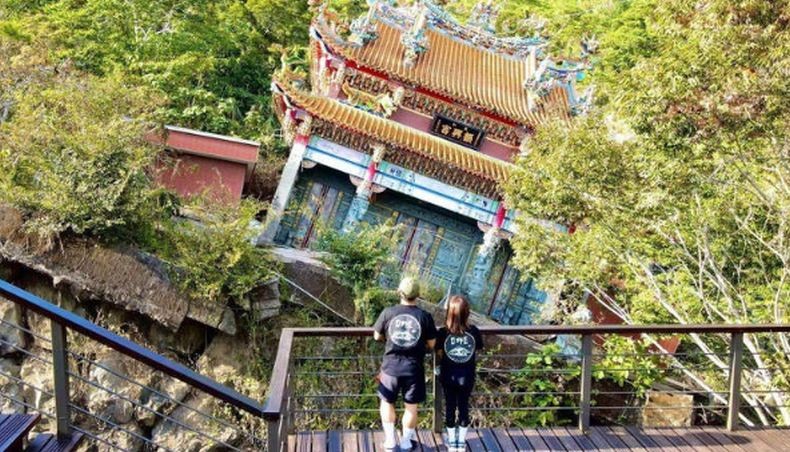 Viral, Dampak Terjangan Topan Sebabkan Kuil di Taiwan Miring seperti Menara Pisa