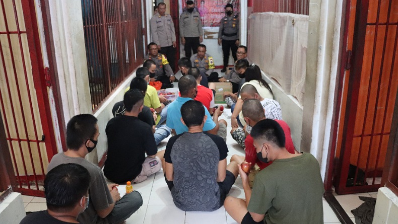 Berbagi Kasih, Polres Minsel Rayakan Natal Bersama Tahanan