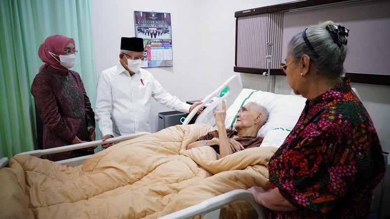 Wapres Ma'ruf Jenguk Try Sutrisno di RSPAD: Alhamdulillah Tampak Pulih dan Segar