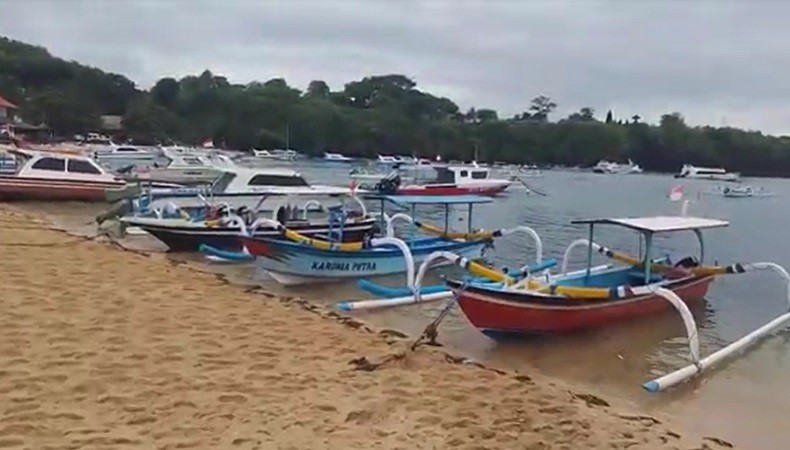 Dermaga Rakyat Padangbai Tunda Pelayaran akibat Cuaca Buruk di Selat Lombok