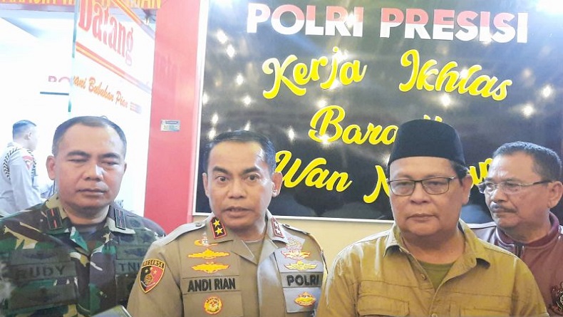Cuaca Ekstrem di Kalsel, Kapolda Minta Wisatawan Jauhi Bibir Pantai Jika Ombak Tinggi