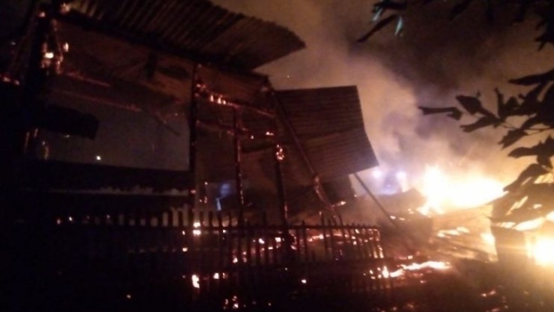 1 Unit Rumah di Gorontalo Utara Ludes Terbakar saat Pemilik Salat di Masjid