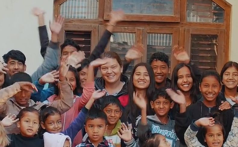 Kisah Perempuan 36 Tahun Besarkan 65 Anak di Rumahnya, Raih Banyak Penghargaan