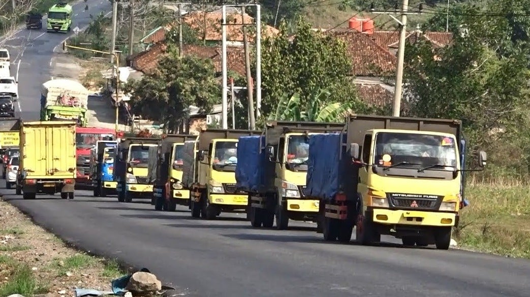 Ini Alasan Truk di Indonesia Mayoritas Warna Kuning