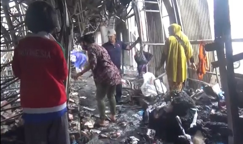 Pasar Sentral Makassar Terbakar, Pedagang: Habis Semua