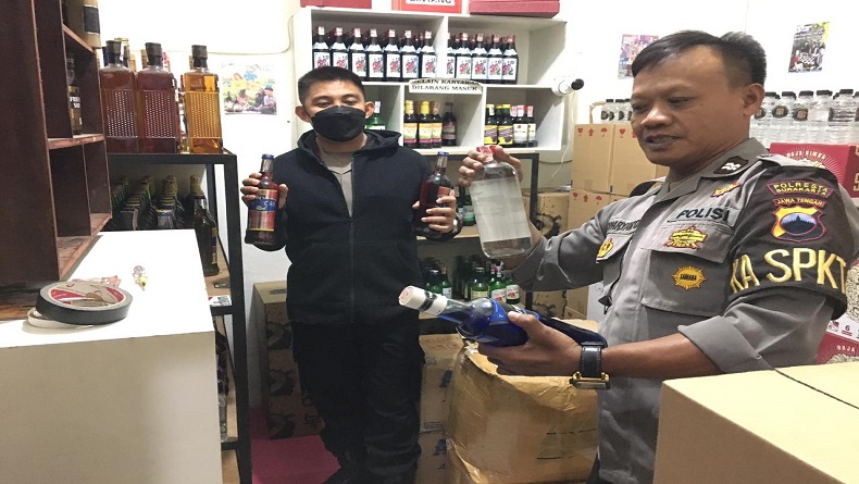 Gudang Penyimpanan Miras di Solo Digerebek Polisi
