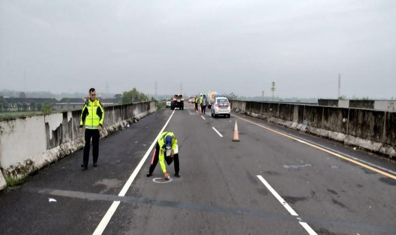 5 Kendaraan Kecelakaan Beruntun di Jalan Tol Sragen, 1 Orang Tewas