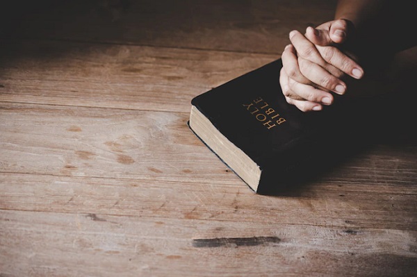 3 Khotbah Malam Tahun Baru 2025 Penuh Semangat, Renungan dan Harapan