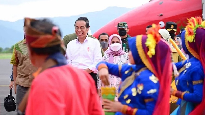 Kunker ke NTB, Jokowi Tinjau Huntap dan Resmikan Bendungan di Sumbawa