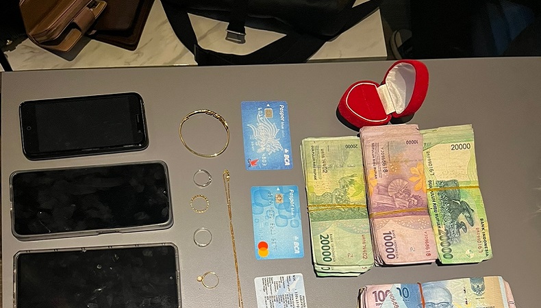 Pasutri Temukan HP di Mampang Jaksel, Langsung Transfer M-banking Rp120 Juta ke Rekeningnya