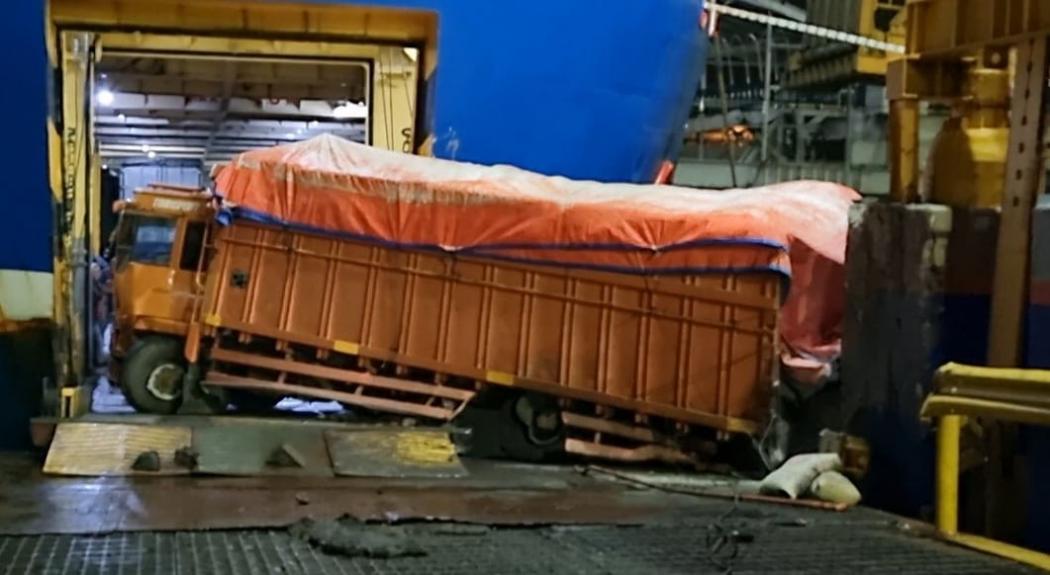 Sebabkan Kecelakaan, Pemerintah Larang Truk Kelebihan Muatan Masuk Kapal