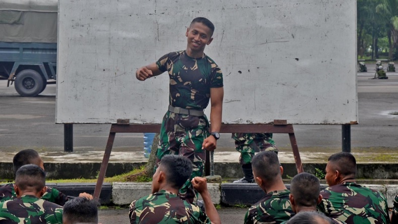 Prajurit Batalion Infanteri 1 Marinir Pelajari Tanda-Tanda Taktis Pertempuran