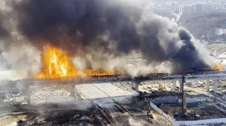 Bus dan Truk Tabrakan di Terowongan Jalan Tol Picu Kebakaran Besar, 6 Orang Tewas 
