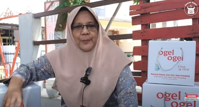 Kisah IRT Sukses Jadi Pengusaha Camilan dari Bikin Ogel Ogel, Omzetnya Miliaran