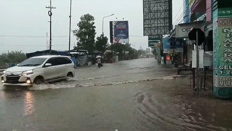 Banjir Rendam Ratusan Rumah di Kendal, Jalur Pantura Kaliwungu Lumpuh