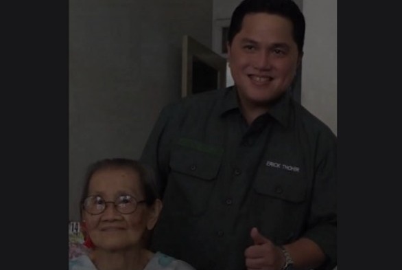 Datangi Cafe Es Jadul Milik 2 Perempuan 80-an Tahun, Erick Thohir: Saya Takjub