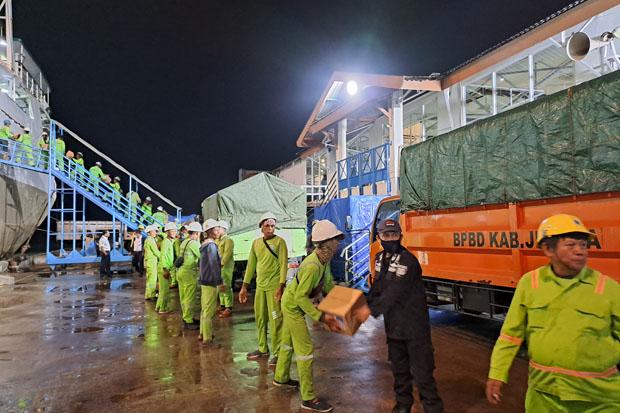  Ribuan Paket Sembako Dikirim ke Karimunjawa