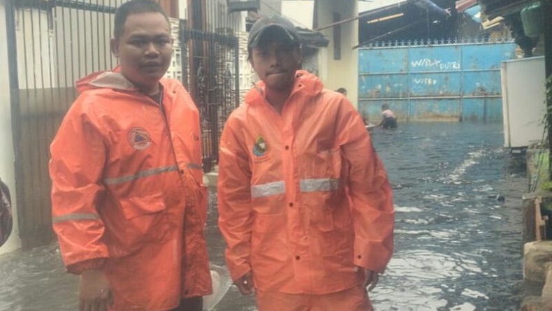 Hujan Deras, Permukiman Warga di Tegal Alur Jakbar Tergenang Banjir 40 Cm