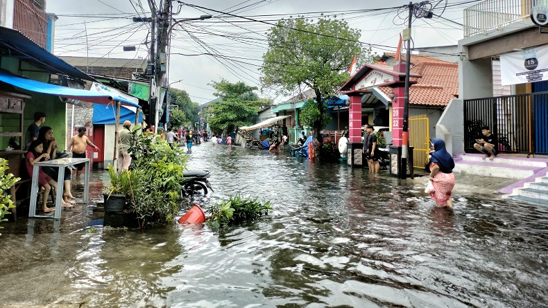 Genangan Banjir di Jakarta Utara, Warga Keluhkan Airnya Hitam