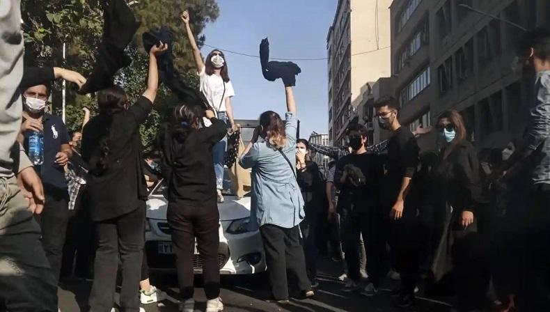 Iran Tangkap Sejumlah Pesepak Bola saat Pesta, Beberapa di Antaranya Mabuk