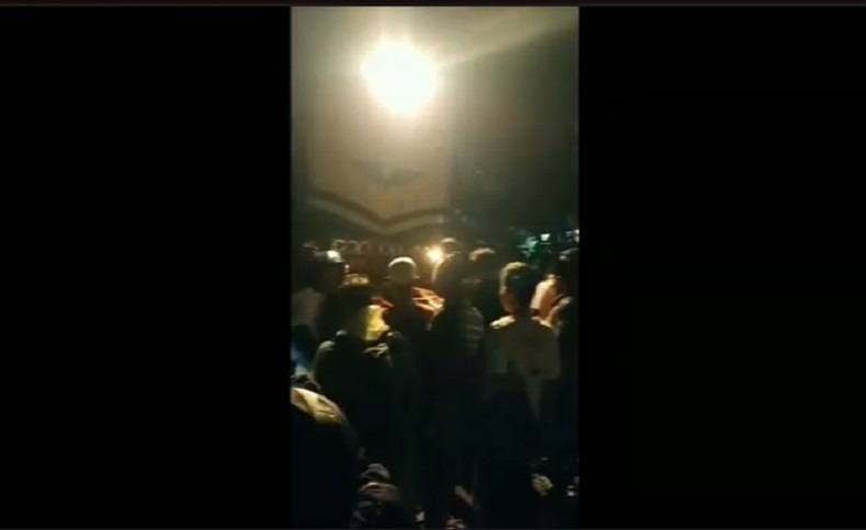 Isak Tangis Iringi Pemakaman 5 Orang Sekeluarga Naik Motor Tewas Tertabrak KA di Pasuruan