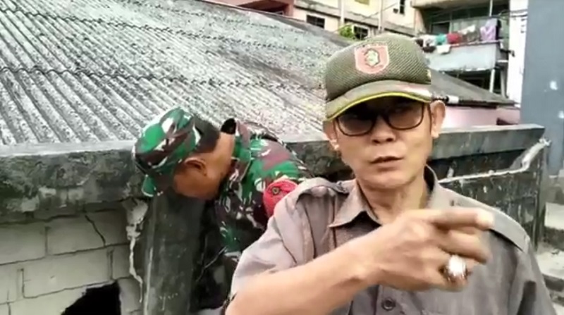 Sebelum Terjun ke Laut, Mobil Ini Ternyata Sempat Tabrak Tembok Rumah Warga