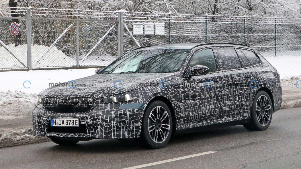 Ditutup Jubah Mobil Listrik BMW Wagon Tertangkap Kamera Diuji Jalan
