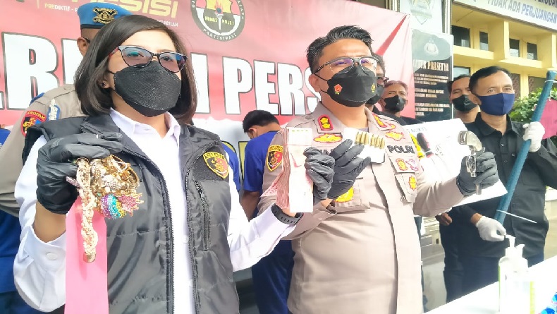 Polisi di Cirebon Nyamar Jadi Driver Ojol saat Tangkap Komplotan Pembobol Rumah Kosong