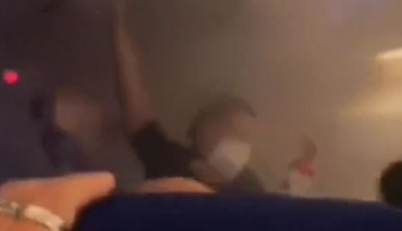 Viral, Laptop Terbakar di Pesawat Boeing 747-8 Bikin Panik Penumpang