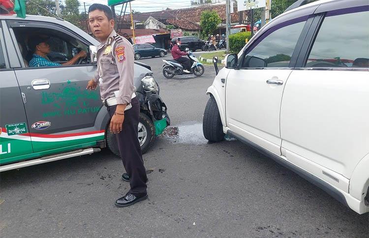 Ambulans Bawa Orang Sakit Tabrakan di Ringroad Timur Yogyakarta, 4 Penumpang Terluka