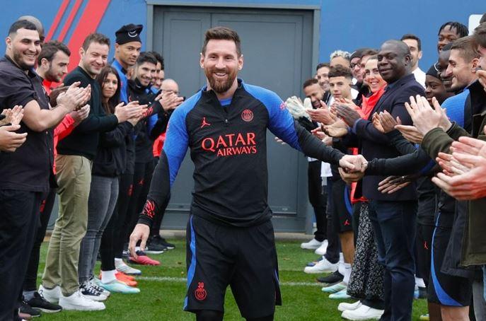 Lionel Messi Kembali ke PSG, Sang Juara Piala Dunia 2022 Disambut Guard of Honour