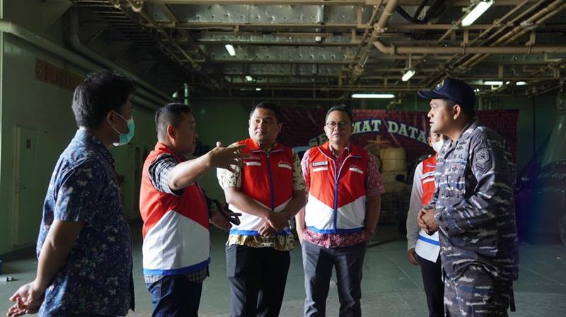  Pertamina Patra Niaga Kirim BBM ke Karimunjawa, Angkut 20 Mobil Tangki Pakai Kapal Perang