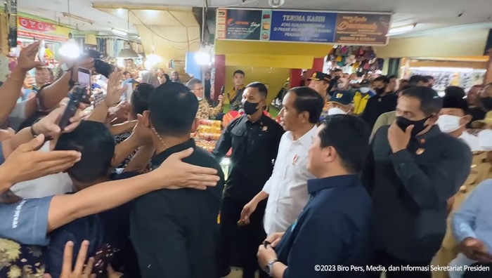 Di Hadapan Warga Riau, Jokowi Sebut Erick Thohir Menteri Andalan