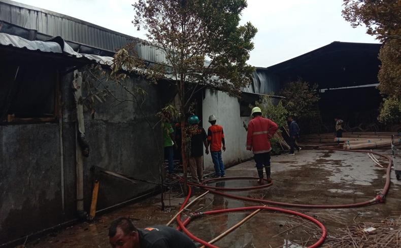  Pabrik Furnitur di Sukoharjo Ludes Terbakar, Diduga akibat Percikan Las