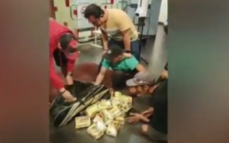 Detik-Detik Penangkapan Kurir 20 Kg Sabu Asal Malaysia di Palembang